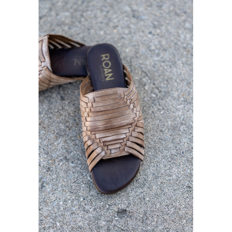 Marilee Roan Slides 6 GMN Tan White