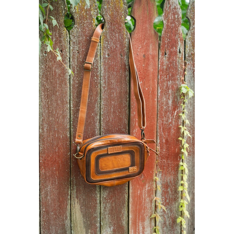 Shy BedStu Purse Pecan Teak Rustic