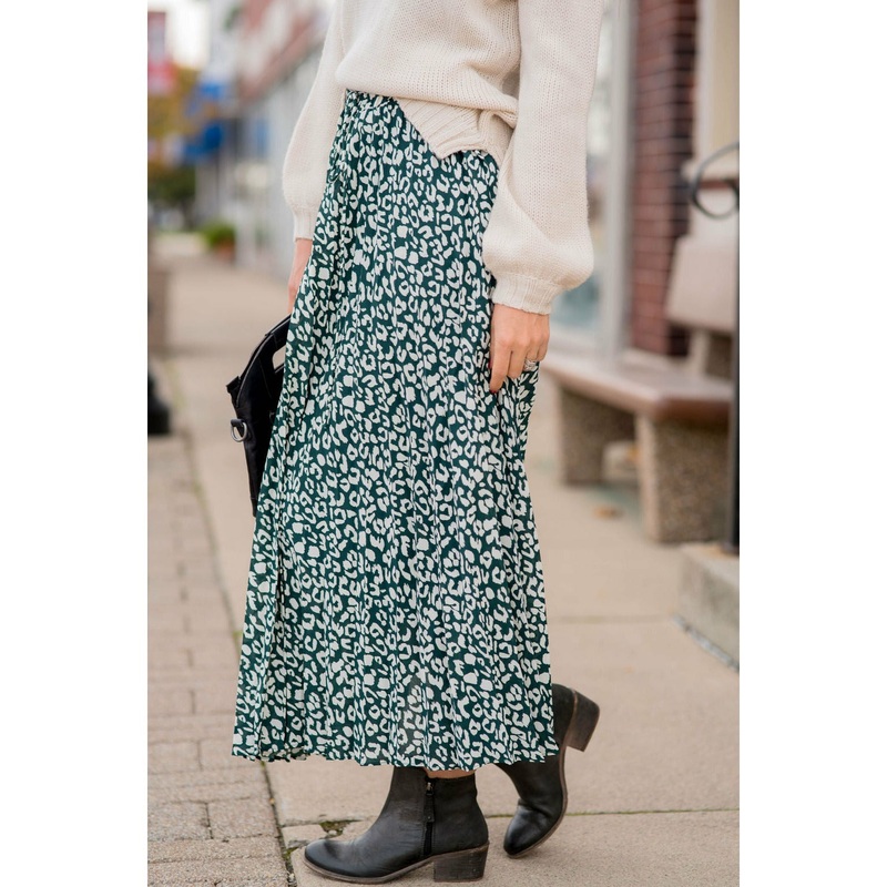 Sleek and Chic Leopard Skirt Black S
