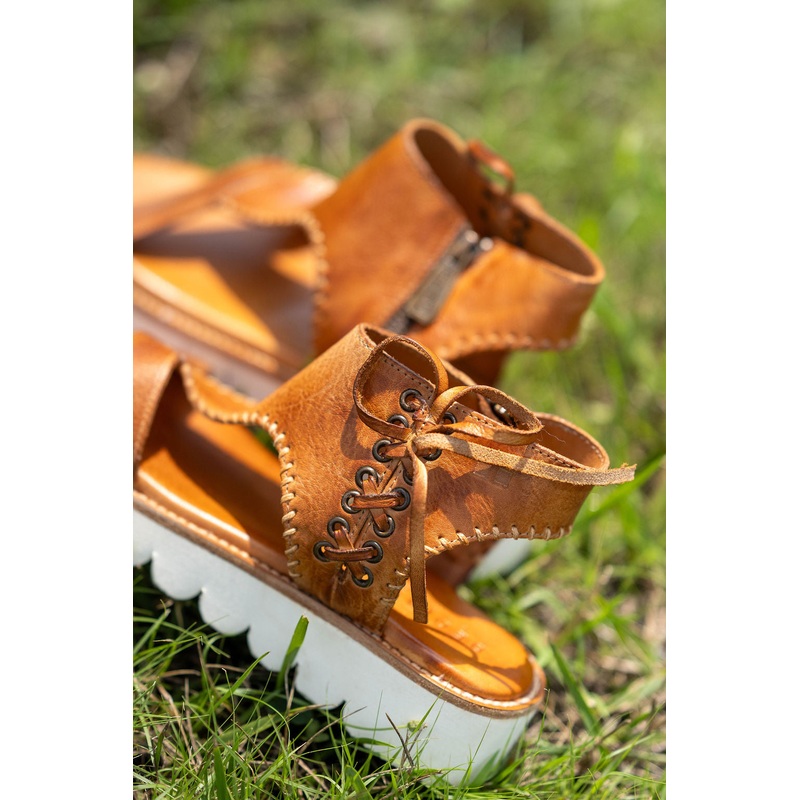 Zoe ll BedStu Sandal Pecan DD 6