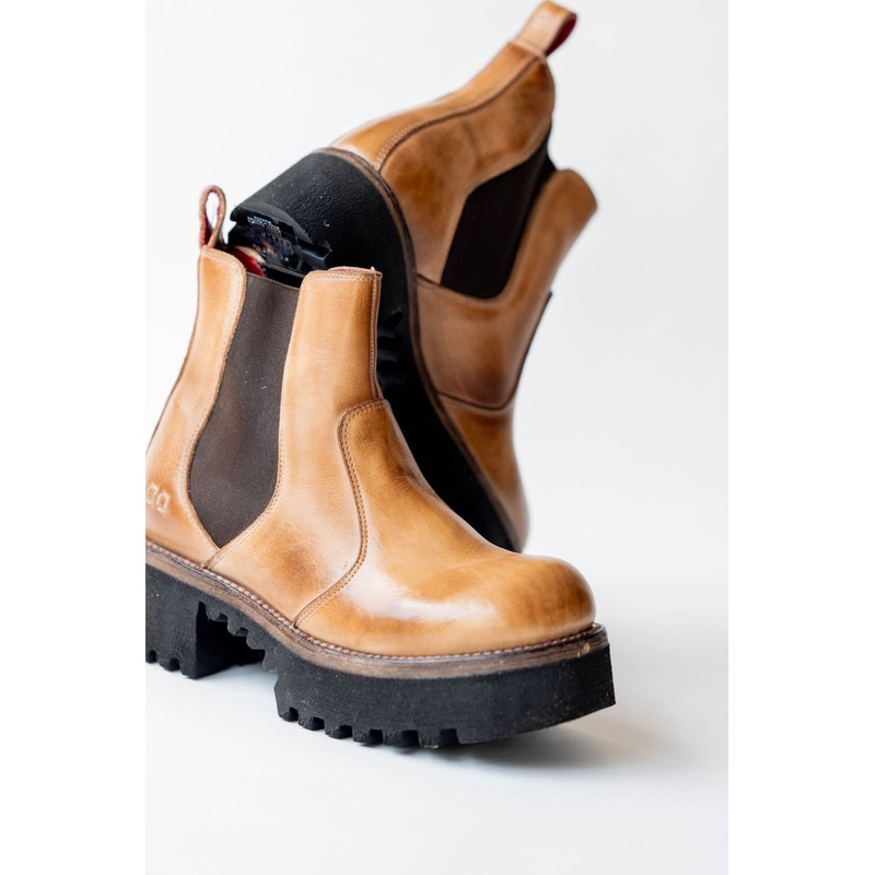 Valda Hi BedStu Boots 6 Tan Rustic