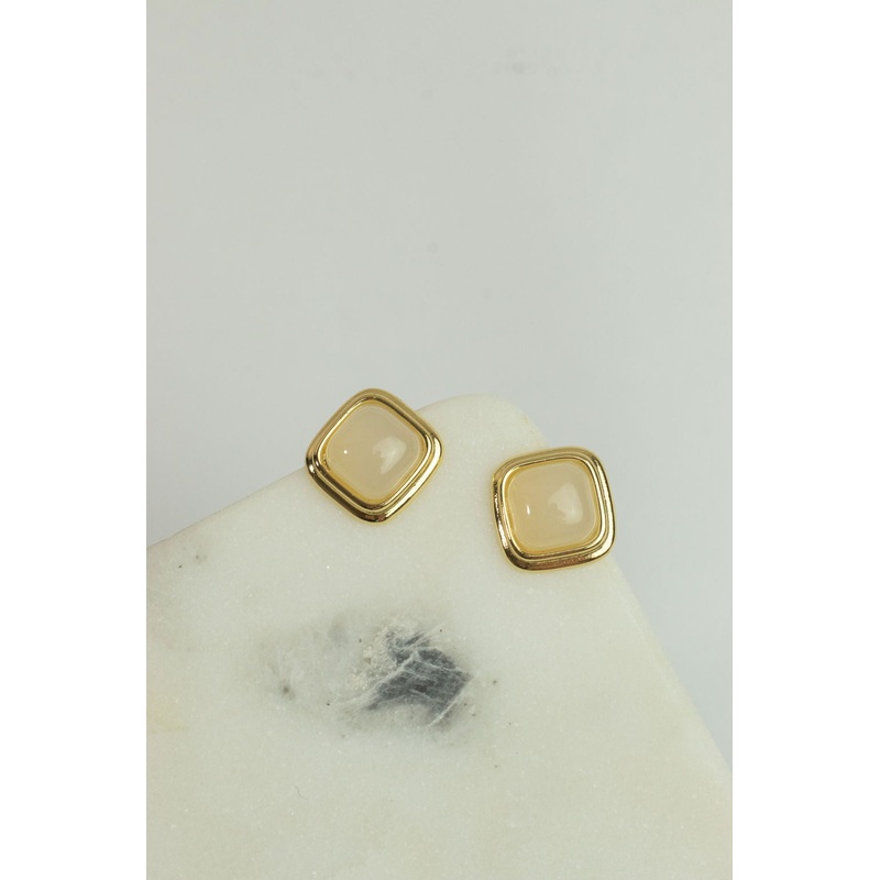 Pleasantly Surprised Stud Earrings Gold