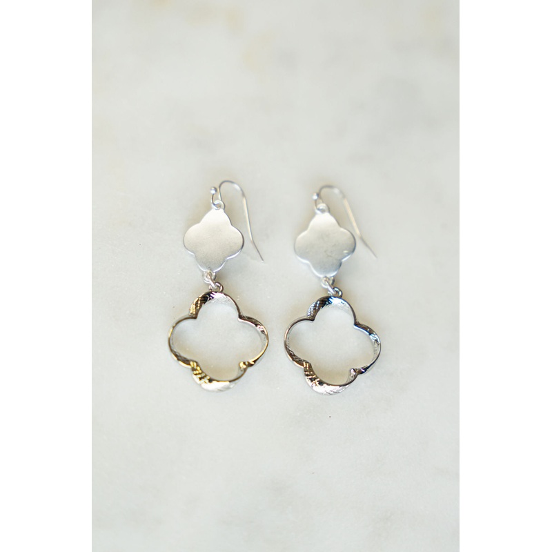 Quatrefoil Cutouts Dangle Earrings Gold