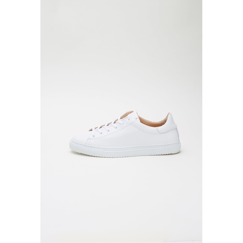 Women’s genuine leather trainers. White 35